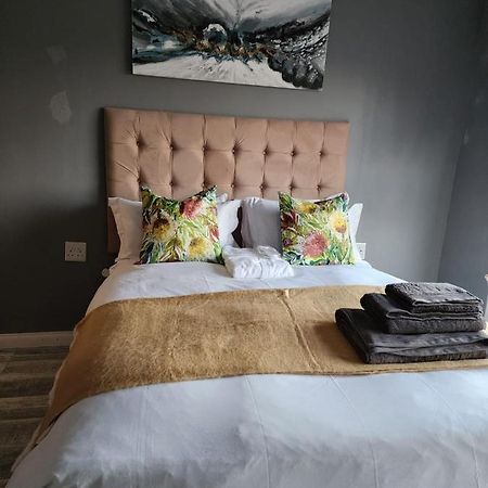 1 bedroom Cottage separate entrance East London Exteriör bild