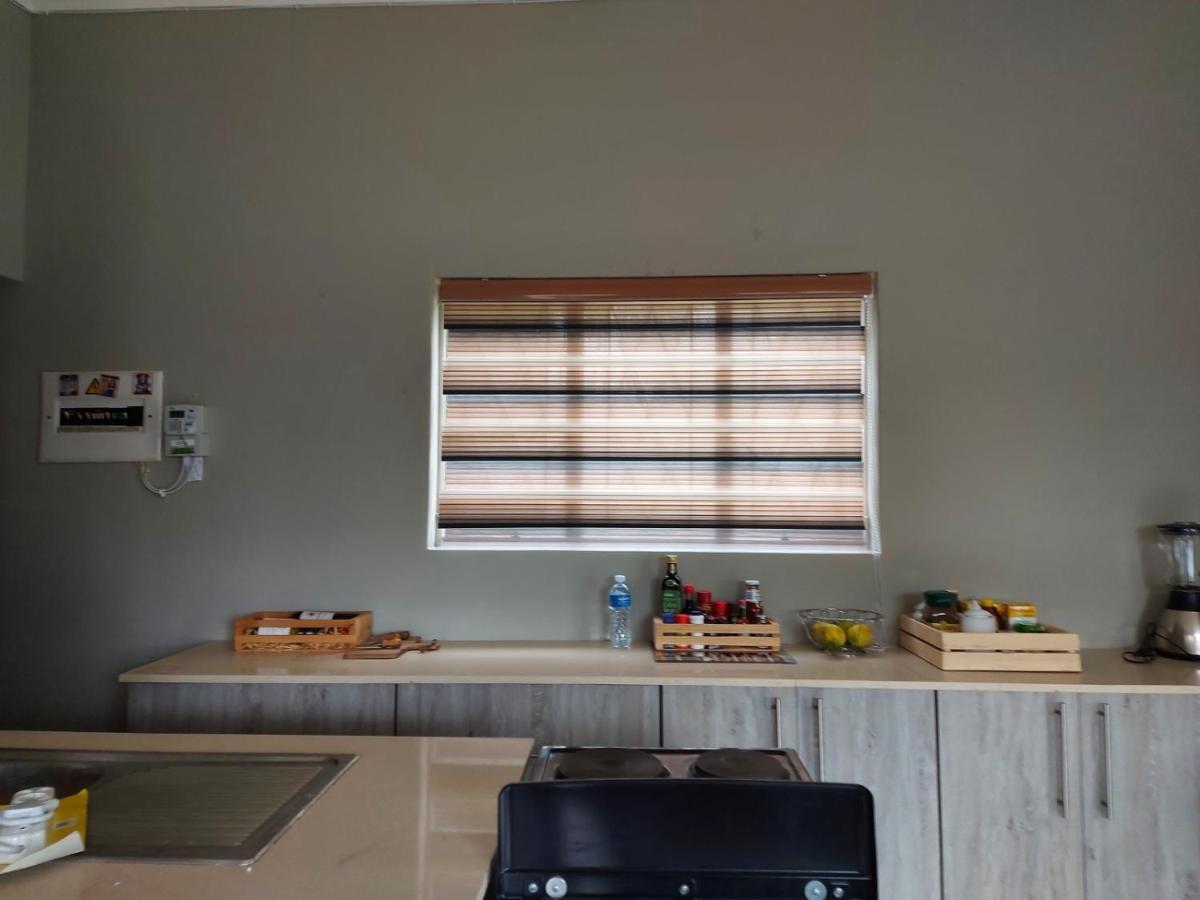 1 bedroom Cottage separate entrance East London Exteriör bild
