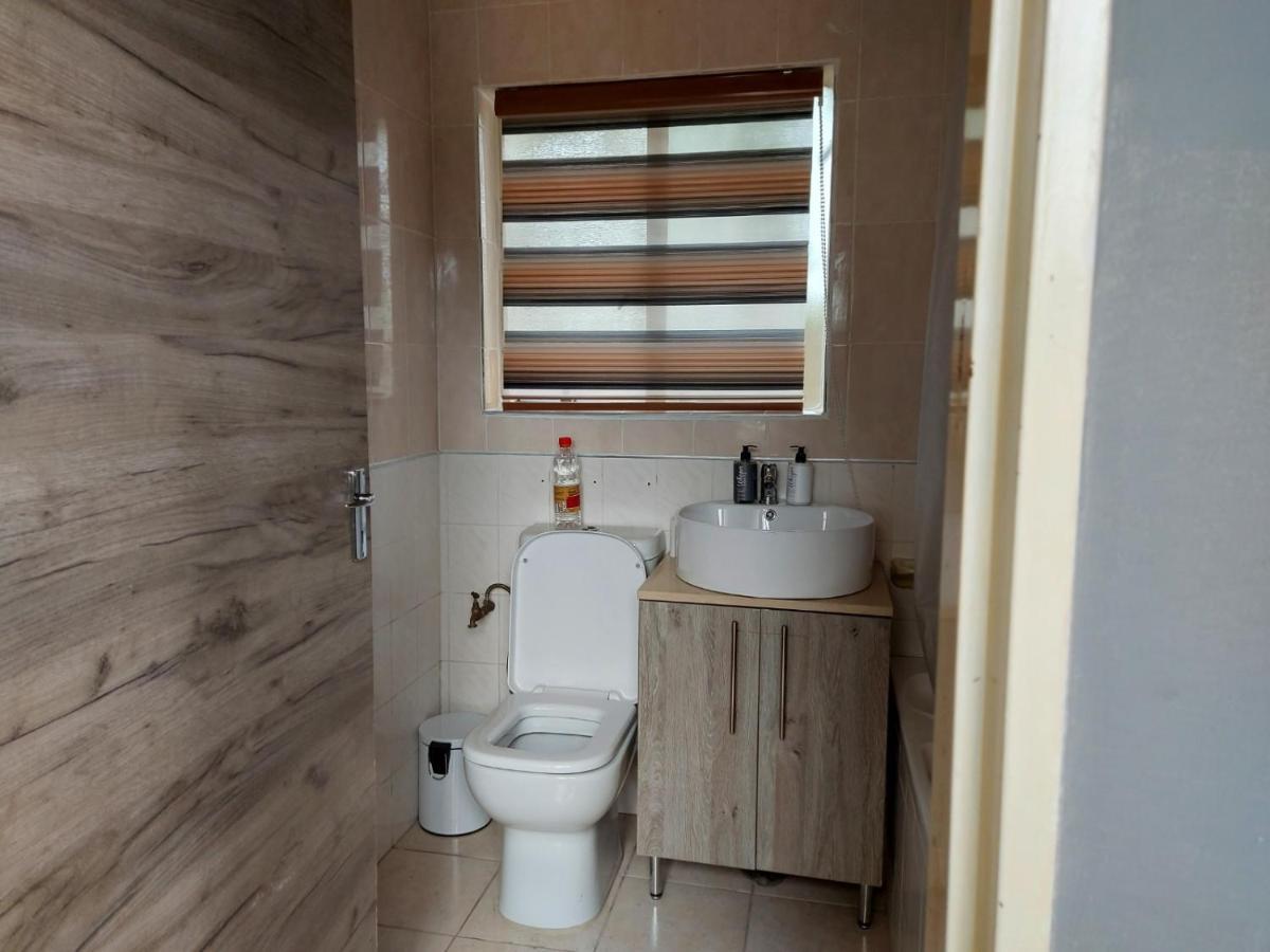 1 bedroom Cottage separate entrance East London Exteriör bild