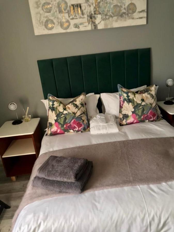 1 bedroom Cottage separate entrance East London Exteriör bild